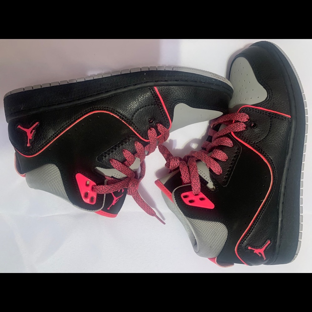 Air Jordens woman’s 7